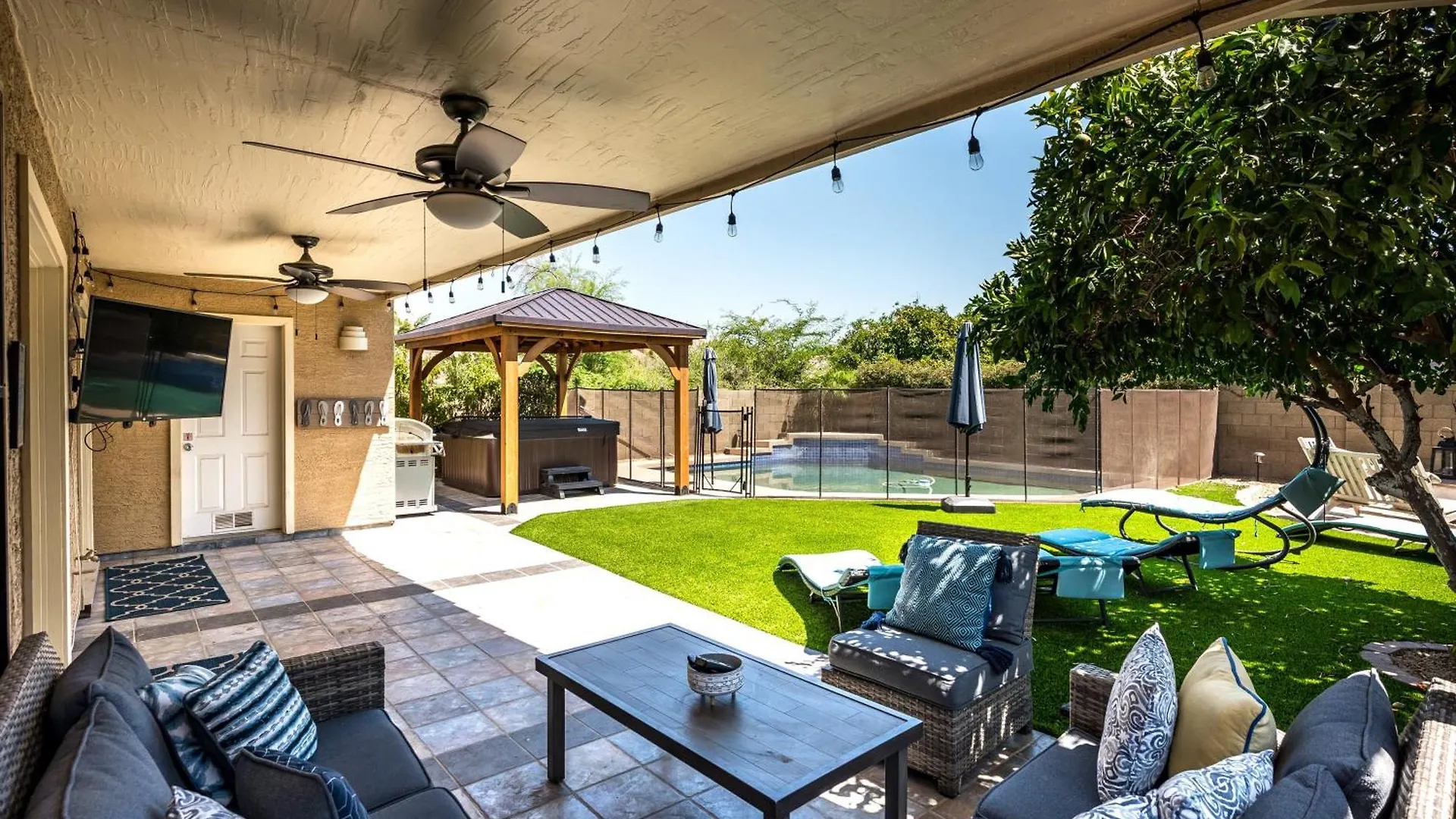 Reel Fun Centrally Located W Movie Room Pool Hot Tub Phoenix Holiday home